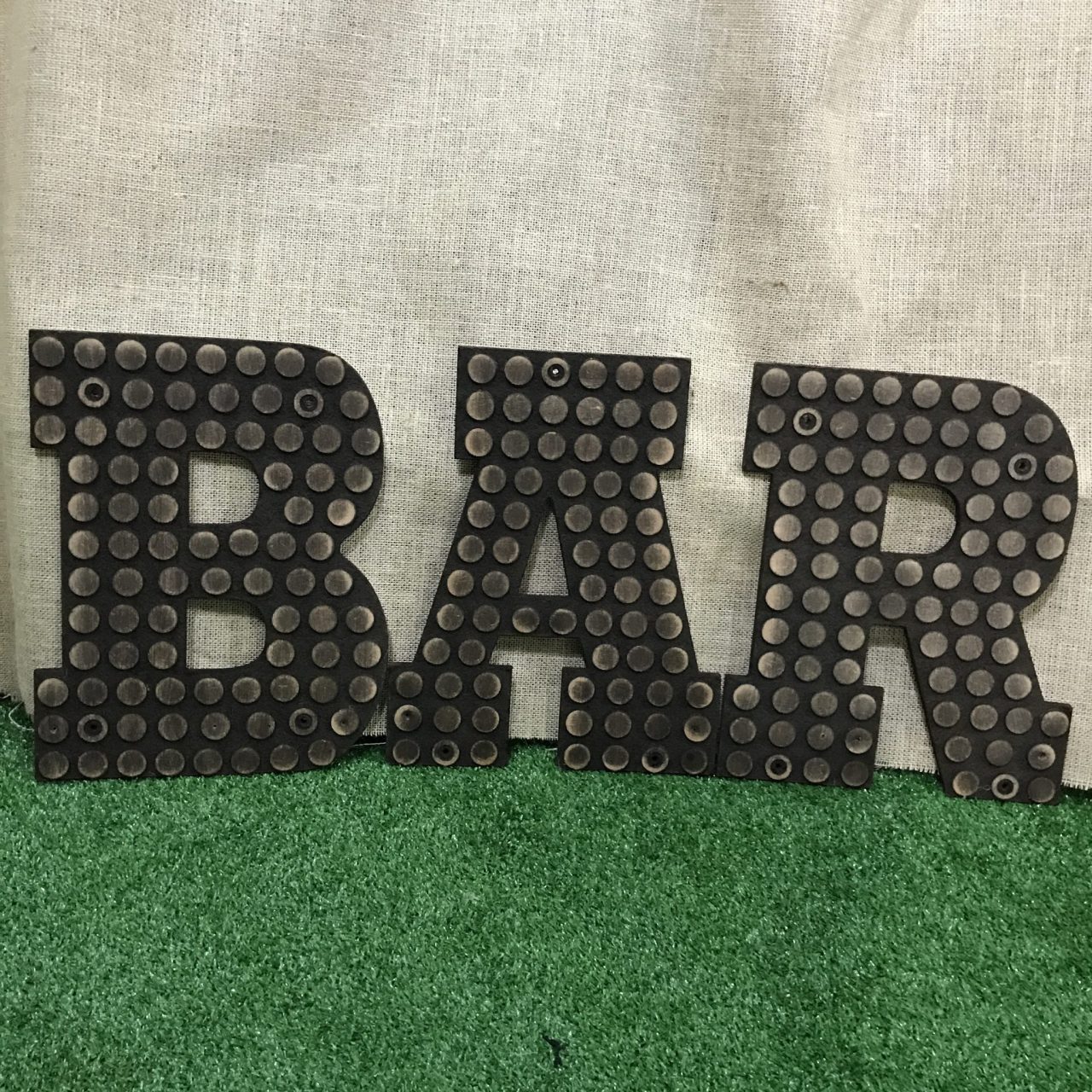 Letras BAR (242 tampinhas)